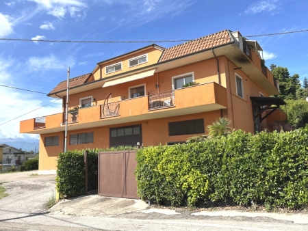 INTERO FABBRICATO A VILLANOVA