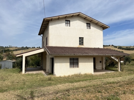 CASA SINGOLA CON TERRENO